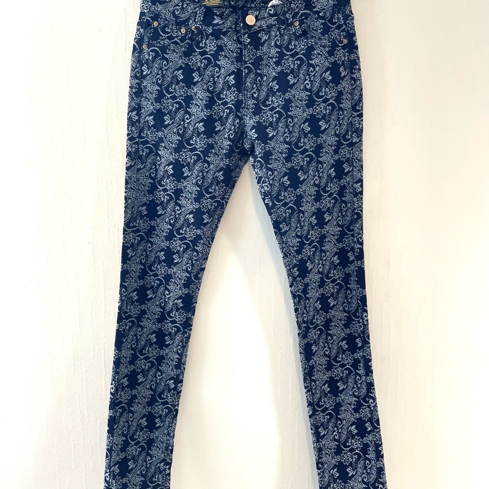Elegant Women's Blue Paisley Skinny Jeans